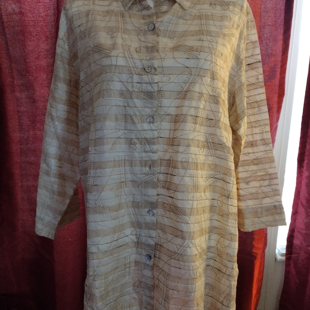 EUC Chicos Design Ladies Beige Button-Up Shirt Size 3